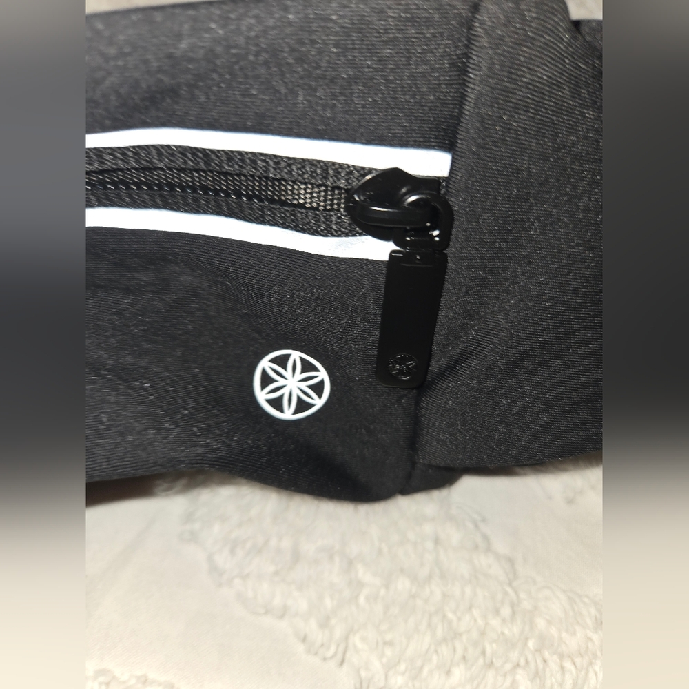 NWT GAIAM Black Excursion Waist Pack - Picture 8 of 9
